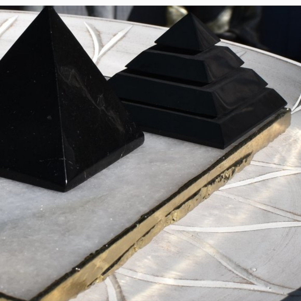 Shungite Pyramid - Picture 2 of 4